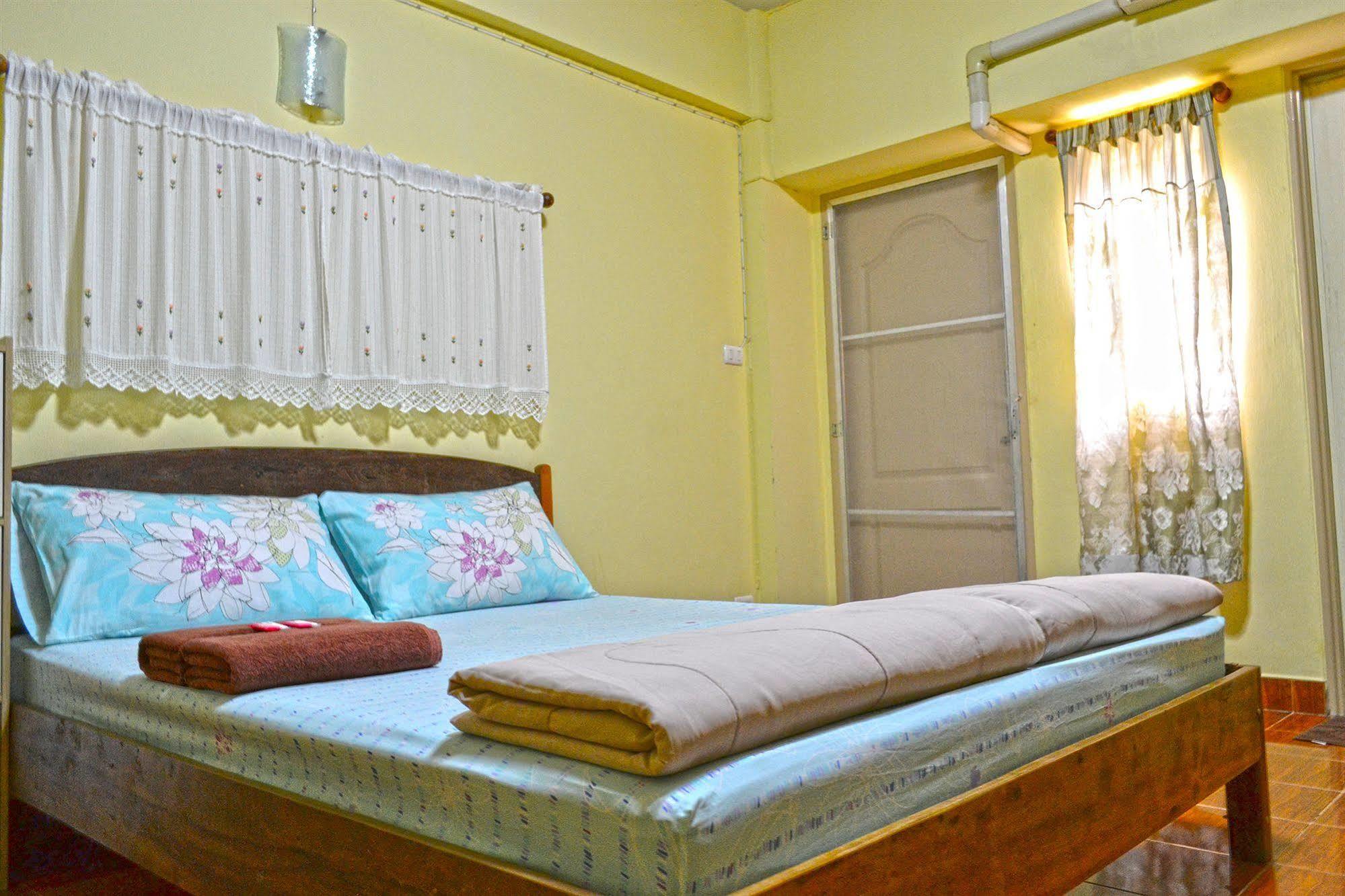 Benjaratch Boutique Apartment Bangkok Esterno foto